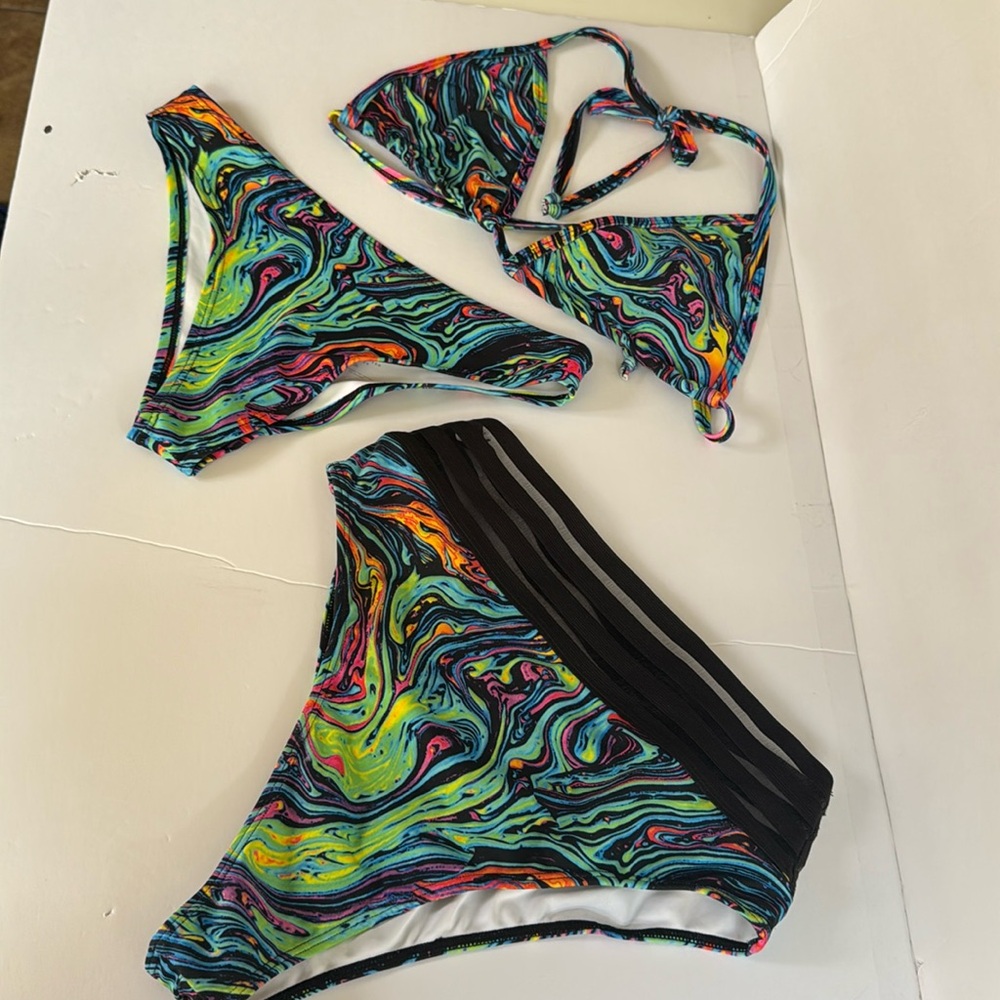 Swirly print bikini with two bottoms